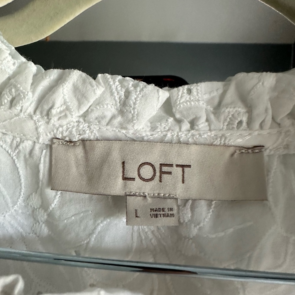 LOFT White Ruffled top - Picture 2 of 3